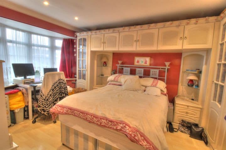 3 bedrooms house for sale in Horley, United Kingdom - Image 6