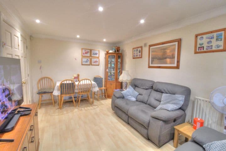 3 bedrooms house for sale in Horley, United Kingdom - Image 3