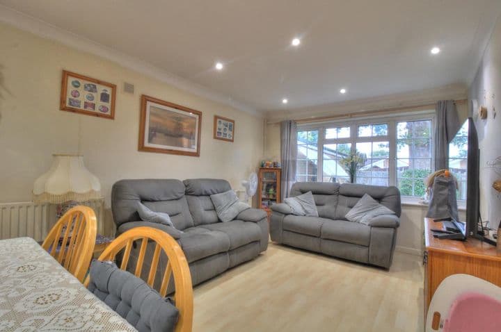 3 bedrooms house for sale in Horley, United Kingdom - Image 4