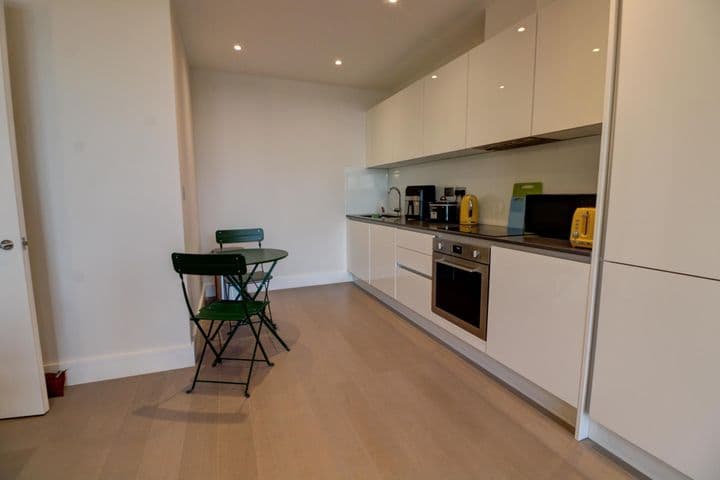 1 bedroom house for sale in Newbury, United Kingdom - Image 3