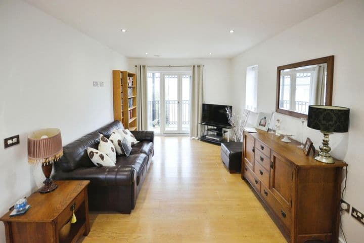 2 bedrooms apartment for sale in Epping, United Kingdom - Image 3