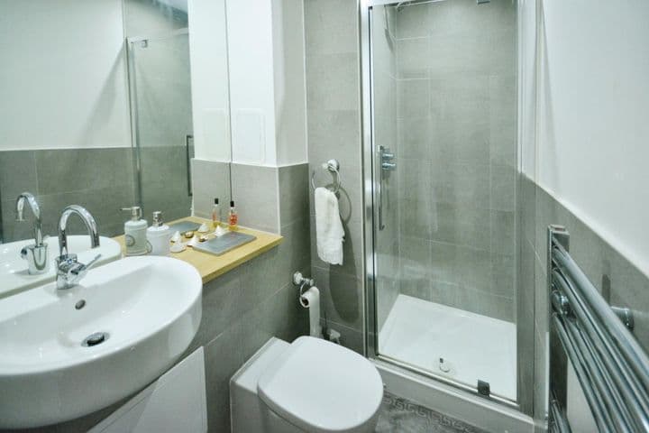 2 bedrooms apartment for sale in Epping, United Kingdom - Image 12