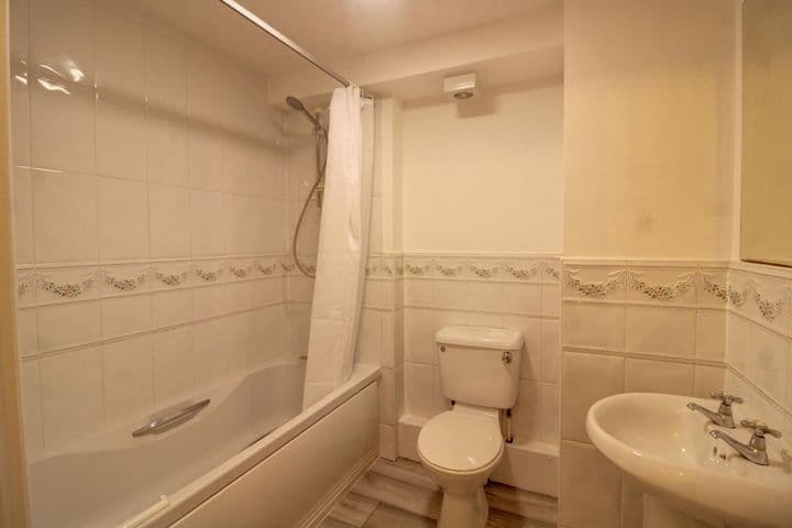 2 bedrooms apartment for sale in Bolton, United Kingdom - Image 10