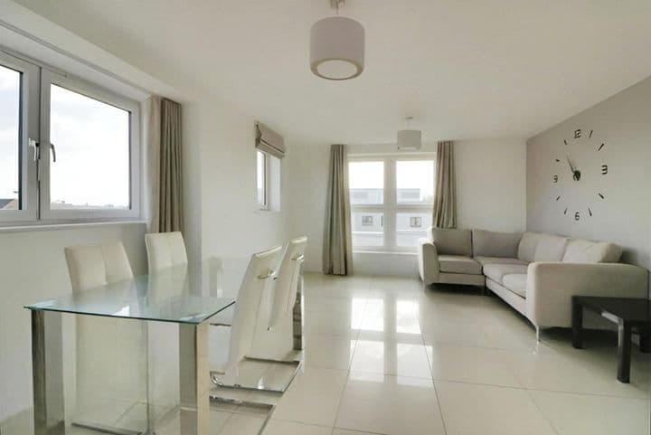 2 bedrooms apartment for sale in Peterborough, United Kingdom - Image 3