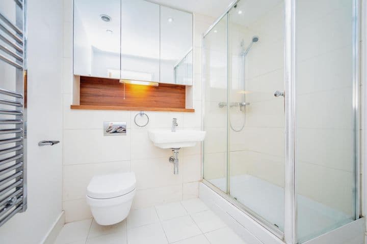 2 bedrooms apartment for sale in Chatham, United Kingdom - Image 6