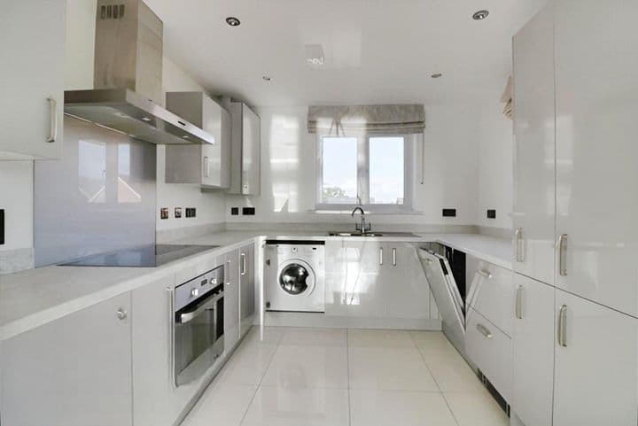 2 bedrooms apartment for sale in Peterborough, United Kingdom - Image 8