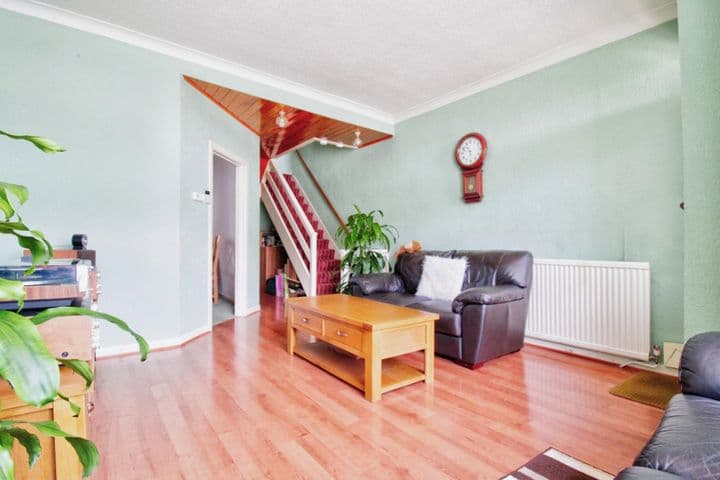 2 bedrooms house for sale in Romford, United Kingdom - Image 3