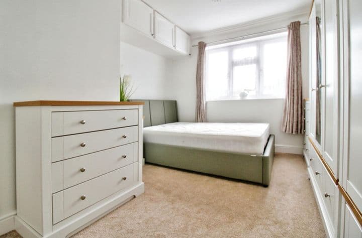 2 bedrooms house for sale in Romford, United Kingdom - Image 11