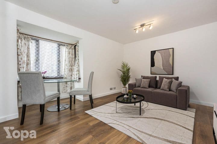 Apartment for sale in Greenhithe, United Kingdom - Image 7