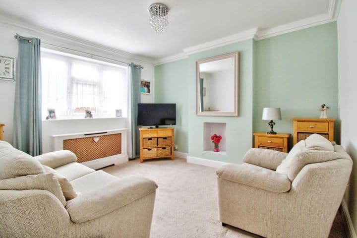 2 bedrooms house for sale in Romford, United Kingdom - Image 3