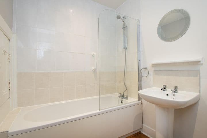 1 bedroom apartment for sale in Montrose, United Kingdom - Image 11