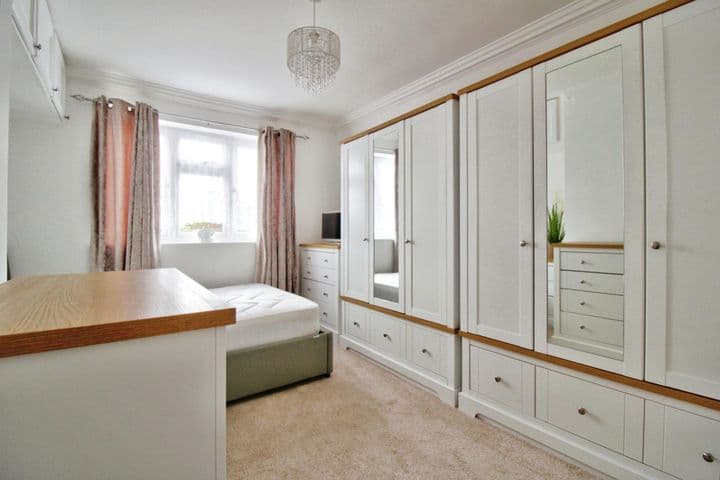 2 bedrooms house for sale in Romford, United Kingdom - Image 12