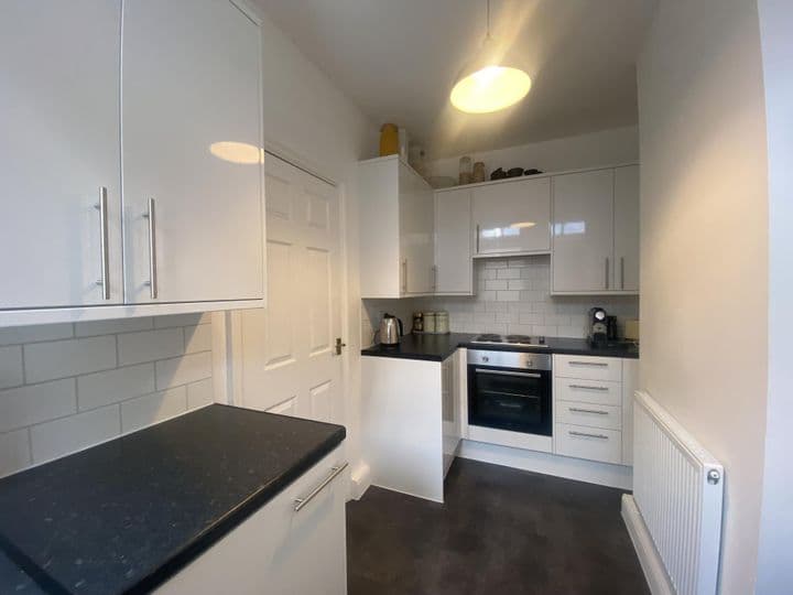 2 bedrooms apartment for sale in Southend-On-Sea, United Kingdom - Image 8