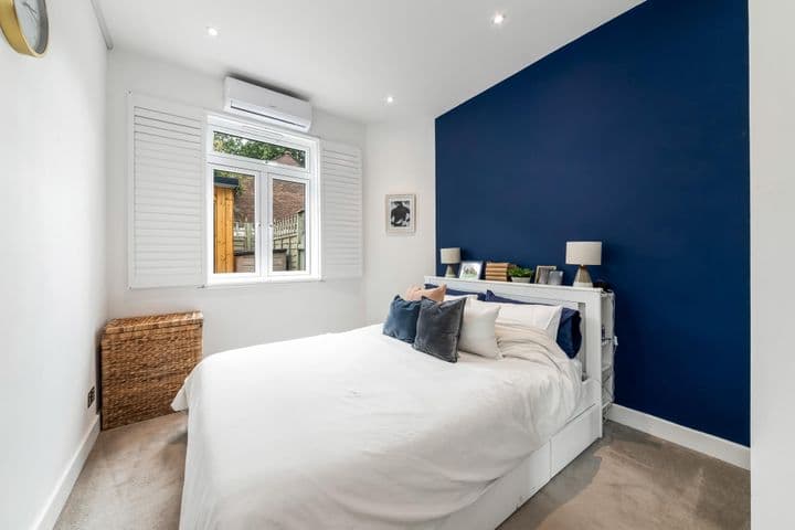 2 bedrooms apartment for sale in London, United Kingdom - Image 7