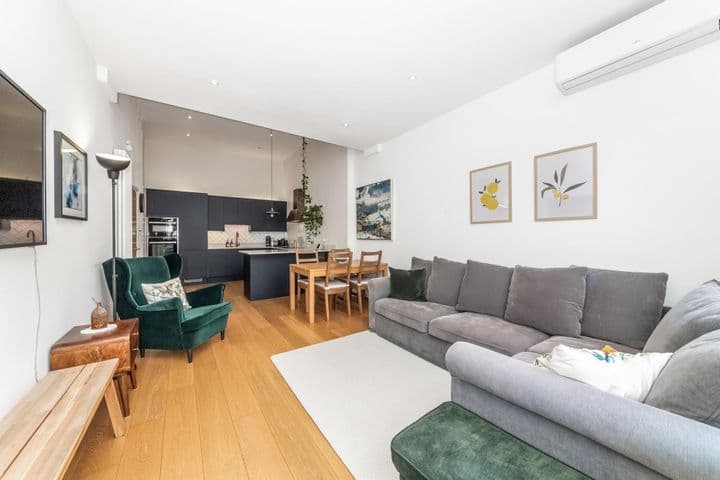 2 bedrooms apartment for sale in London, United Kingdom - Image 11