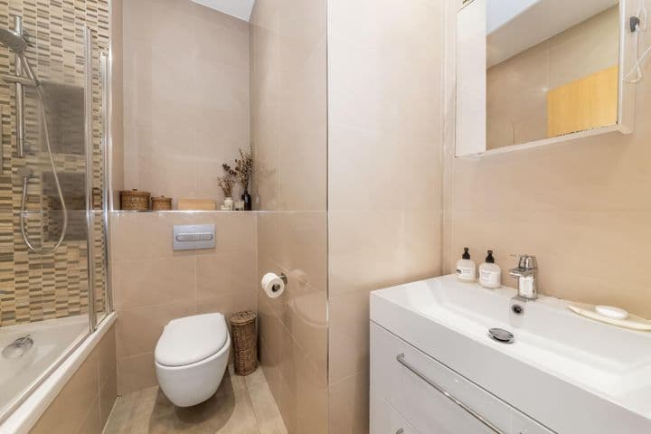 2 bedrooms apartment for sale in London, United Kingdom - Image 4