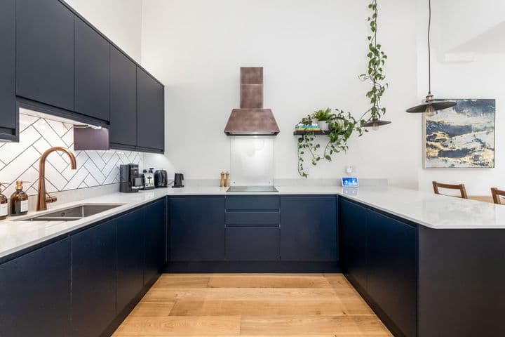 2 bedrooms apartment for sale in London, United Kingdom - Image 12