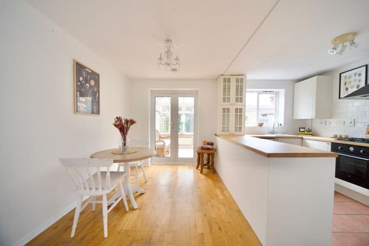 3 bedrooms house for sale in London, United Kingdom - Image 7