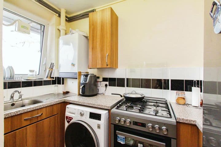 2 bedrooms apartment for sale in London, United Kingdom - Image 3