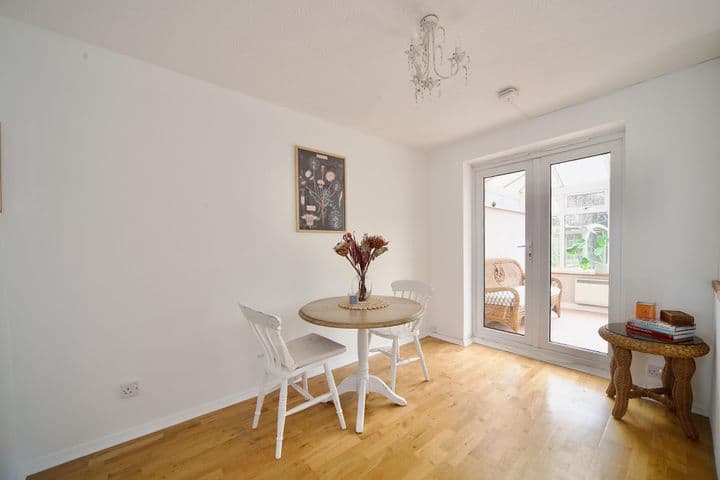 3 bedrooms house for sale in London, United Kingdom - Image 10