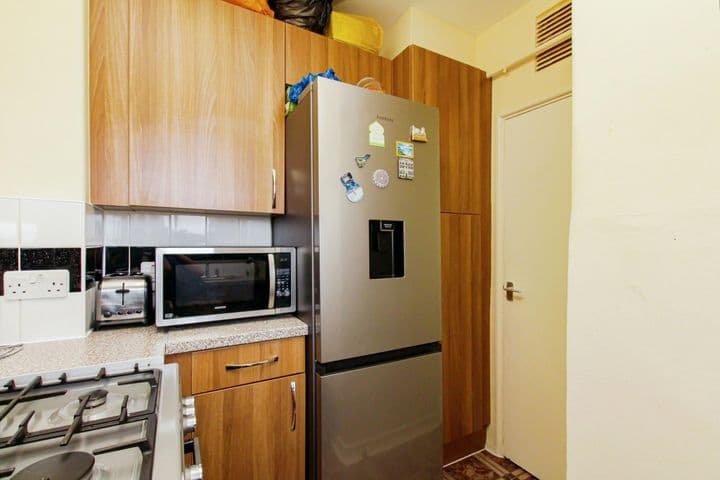 2 bedrooms apartment for sale in London, United Kingdom - Image 8