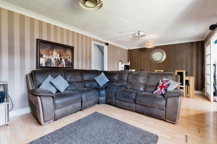 3 bedrooms house for sale in Basildon, United Kingdom - Image 3