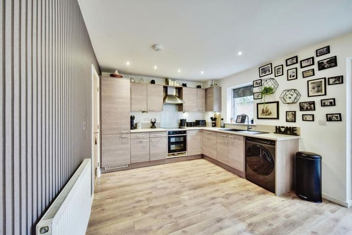 3 bedrooms house for sale in Chatham, United Kingdom - Image 3