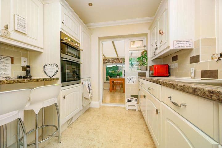 2 bedrooms house for sale in Romford, United Kingdom - Image 10