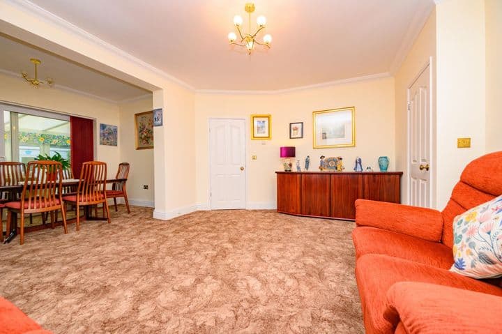 2 bedrooms house for sale in Romford, United Kingdom - Image 3