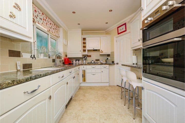 2 bedrooms house for sale in Romford, United Kingdom - Image 11