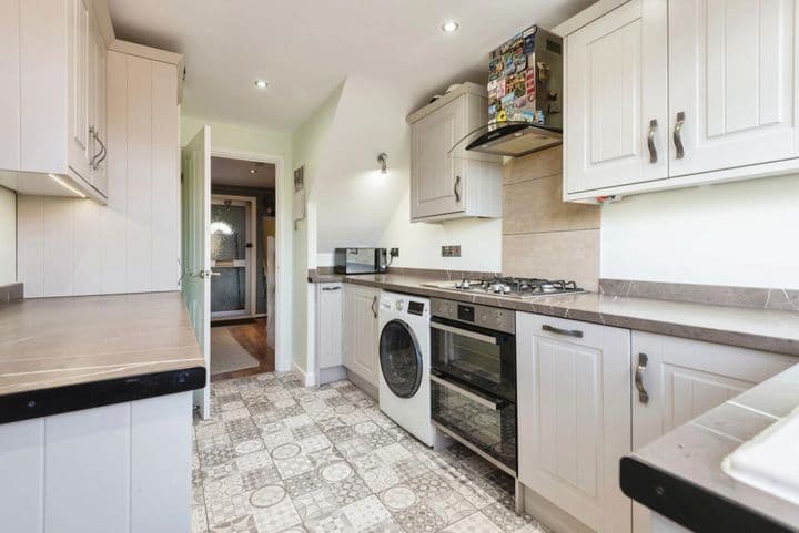 3 bedrooms house for sale in Luton, United Kingdom - Image 7