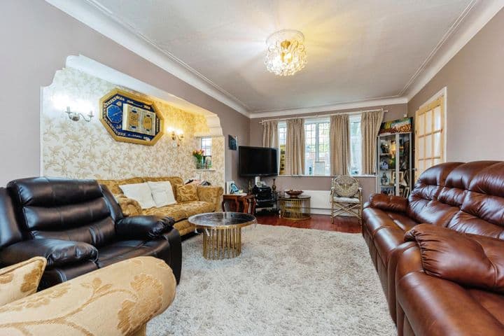 5 bedrooms house for sale in Sale, United Kingdom - Image 2