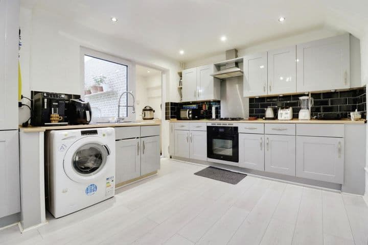 3 bedrooms house for sale in Leicester, United Kingdom - Image 2