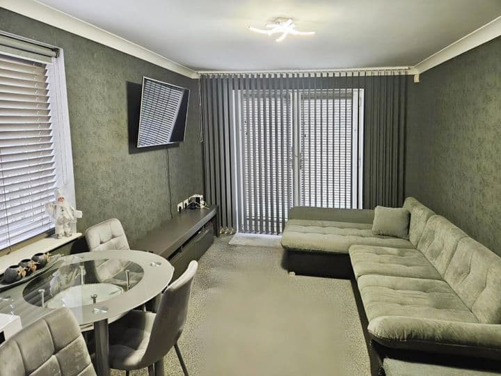 2 bedrooms apartment for sale in Stoke-On-Trent, United Kingdom - Image 5