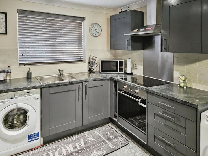 2 bedrooms apartment for sale in Stoke-On-Trent, United Kingdom - Image 4