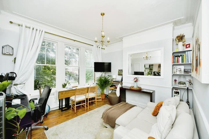 1 bedroom apartment for sale in Brighton, United Kingdom - Image 7