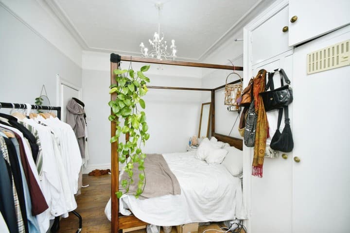 1 bedroom apartment for sale in Brighton, United Kingdom - Image 13