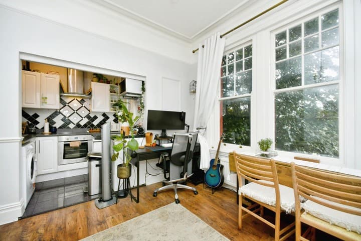 1 bedroom apartment for sale in Brighton, United Kingdom - Image 8