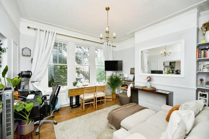 1 bedroom apartment for sale in Brighton, United Kingdom - Image 12