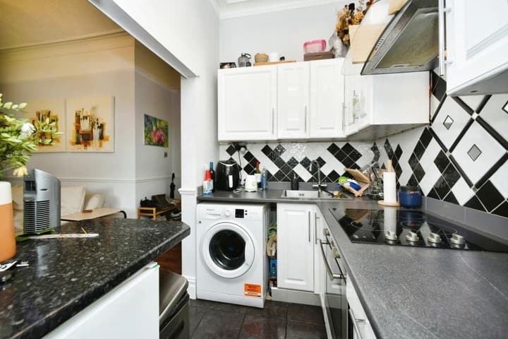 1 bedroom apartment for sale in Brighton, United Kingdom - Image 2