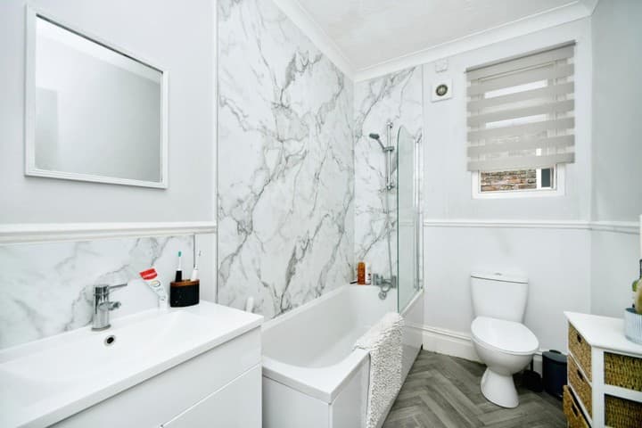 1 bedroom apartment for sale in Brighton, United Kingdom - Image 11