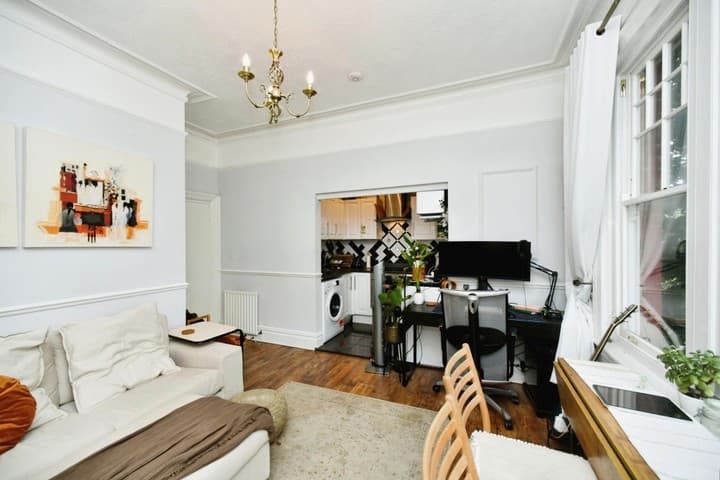 1 bedroom apartment for sale in Brighton, United Kingdom - Image 10