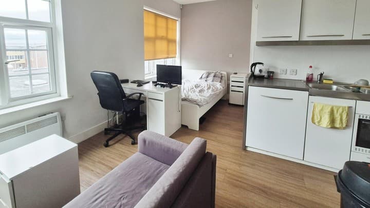 Apartment for sale in Stoke-On-Trent, United Kingdom - Image 3