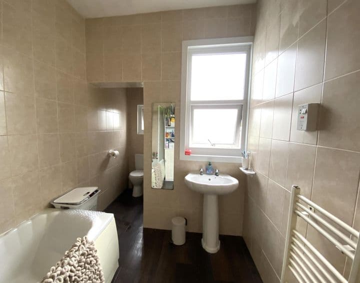 3 bedrooms house for sale in Southend-On-Sea, United Kingdom - Image 10