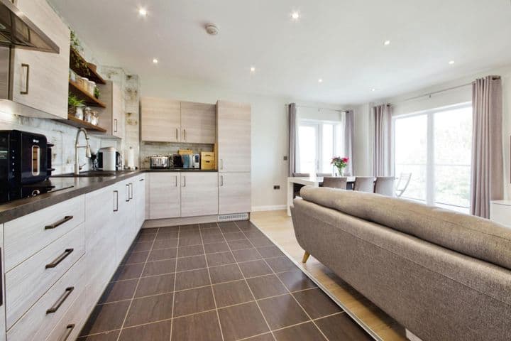 3 bedrooms apartment for sale in London, United Kingdom - Image 8