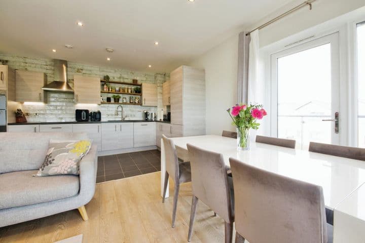 3 bedrooms apartment for sale in London, United Kingdom - Image 9