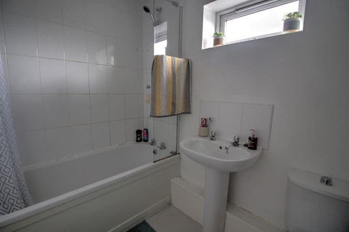 1 bedroom apartment for sale in Gateshead, United Kingdom - Image 9