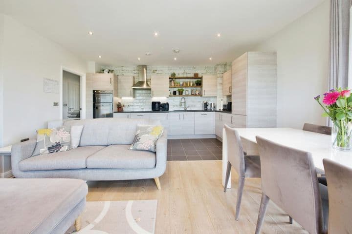 3 bedrooms apartment for sale in London, United Kingdom - Image 7