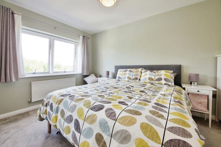 3 bedrooms apartment for sale in London, United Kingdom - Image 2