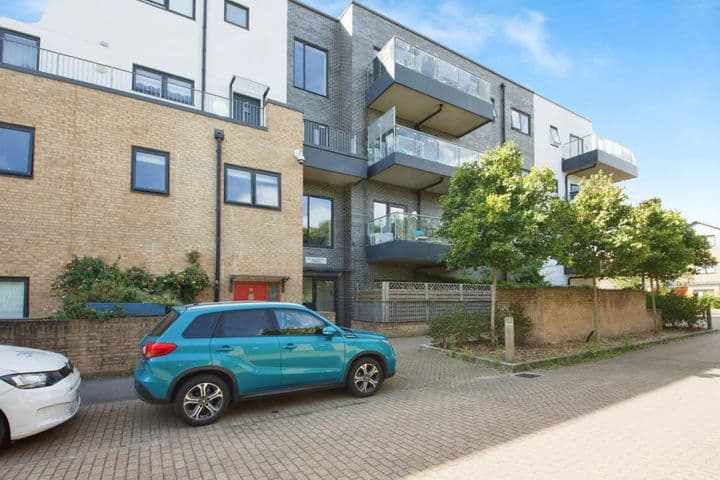 3 bedrooms apartment for sale in London, United Kingdom - Image 3